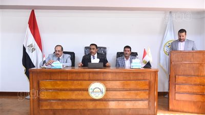 محافظ مطروح يسلم 24 نموذج تصالح على مخالفات البناء لأهالي العلمين 