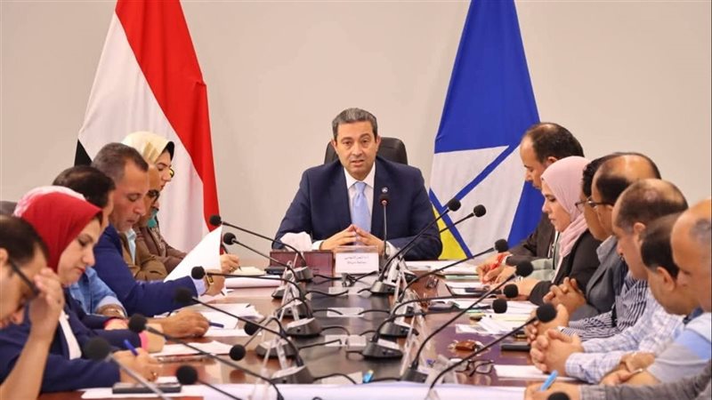 محافظ دمياط يبحث
