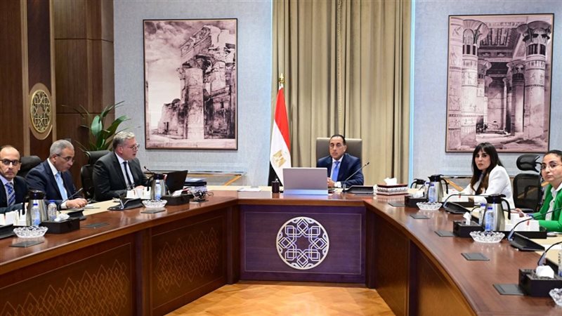 رئيس الوزراء يلتقي