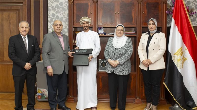 وفد عماني بجامعة