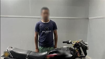 ضبط قائد دراجة ربط كلبًا وسحله على الطريق بقنا
