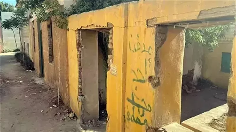 سرقة أبواب المقابر