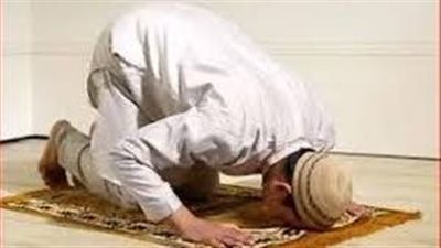 هل يجوز تأخير صلاة العشاء إلى قبل الفجر؟ أمين الفتوى يجيب (فيديو)