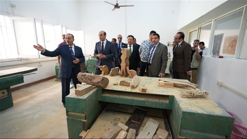 محافظ أسيوط ووفد