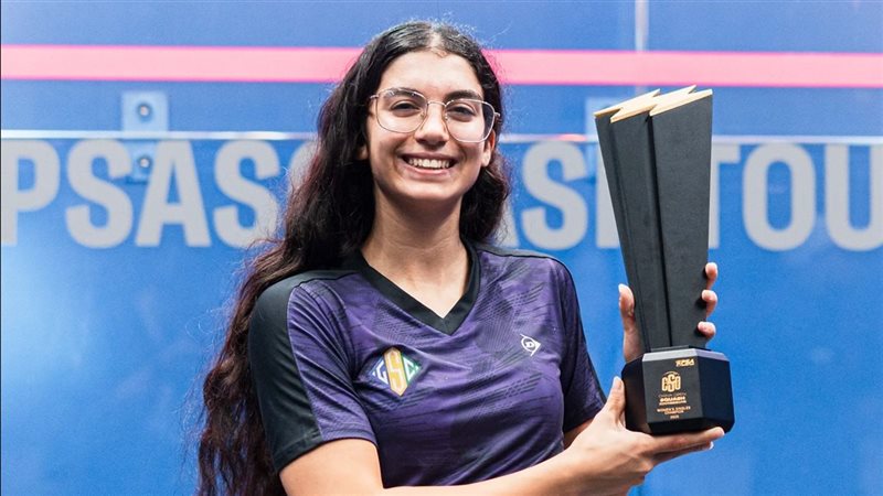 أمينة عرفي، فيتو