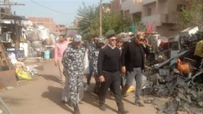 ضبط مخازن وشقتين لتجميع المخلفات في حملة بالإسماعيلية (صور) 