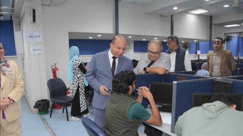 عميد قصر العيني يتفقد