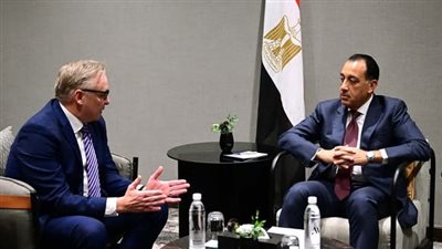 رئيس الوزراء يلتقي مسئولي شركة 