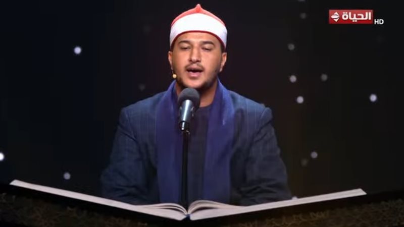 أشرف سيف يخطف الأنظار