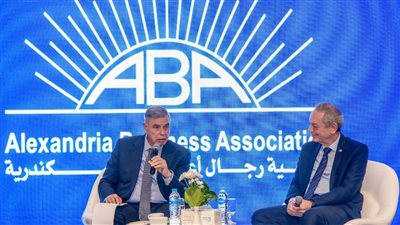 محافظ الإسكندرية يستعرض جهود حل المشكلات بالقطاعات الخدمية