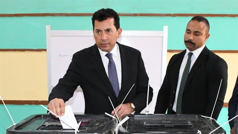 وزير الشباب والرياضة