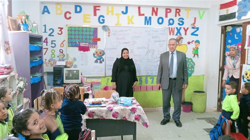 مدير التعليم بأسيوط
