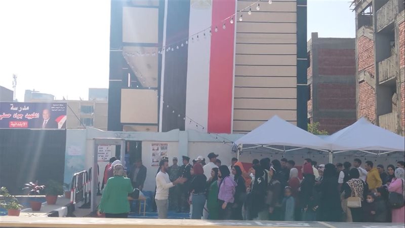 جانب من انتظام التصويت،