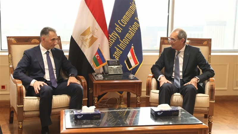 د. عمرو طلعت ونظيره