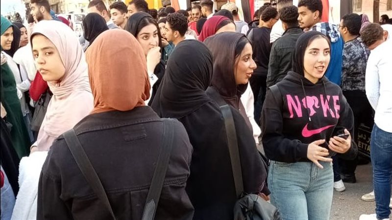 اقبال كبير من النساء