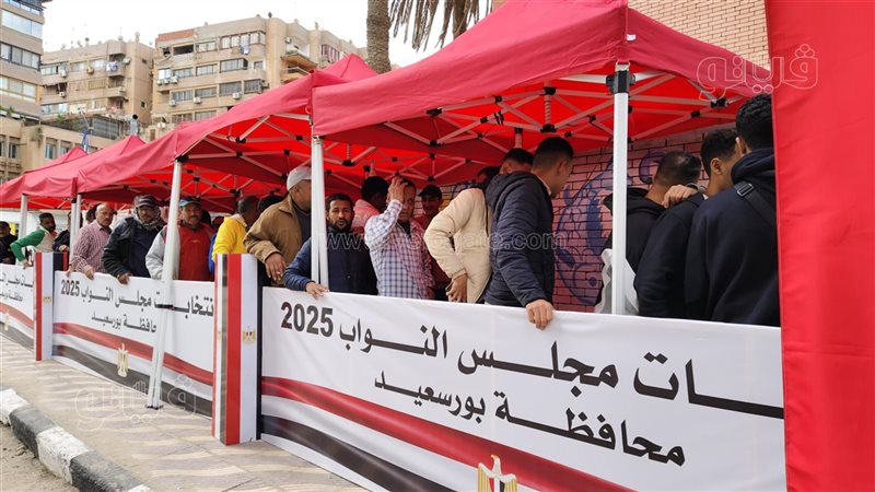 توافد المواطنين على