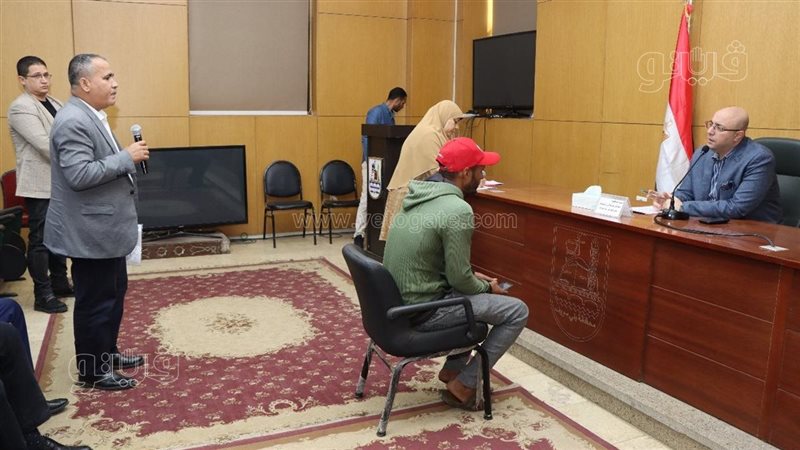 محافظ بني سويف خلال