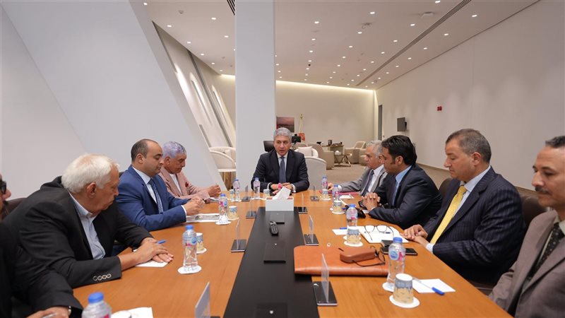 اجتماع وزير السياحة