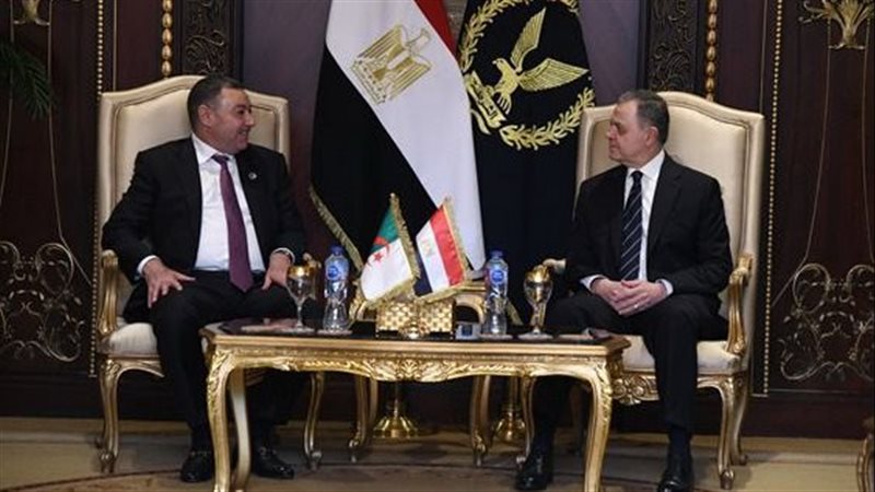 وزير الداخلية يستقبل