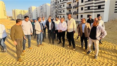 مسئولو الإسكان يتفقدون مشروعات حدائق أكتوبر 