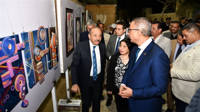 محافظ الفيوم في معرض