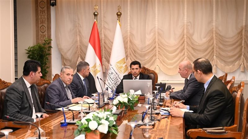تفاصيل اجتماع وزير