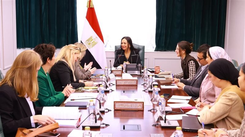 وزيرة التضامن تلتقي