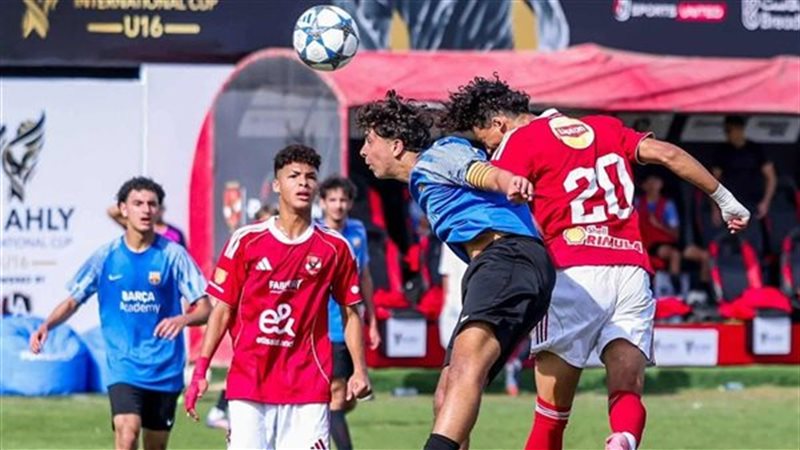 الأحمر يفوز على برشلونة