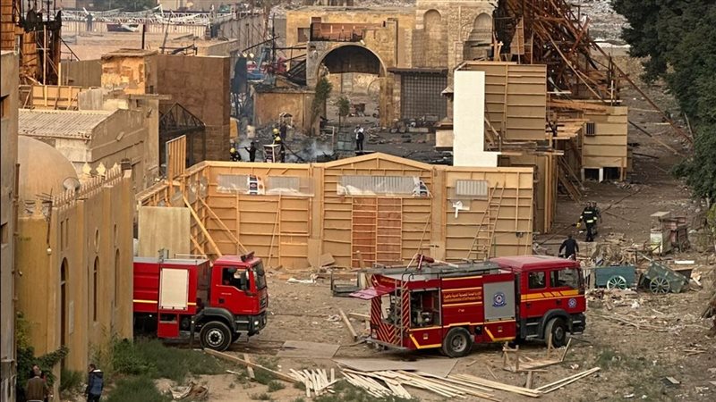 6 سيارات إطفاء تكافح