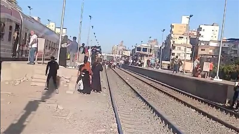 مصرع شابين دهسا تحت