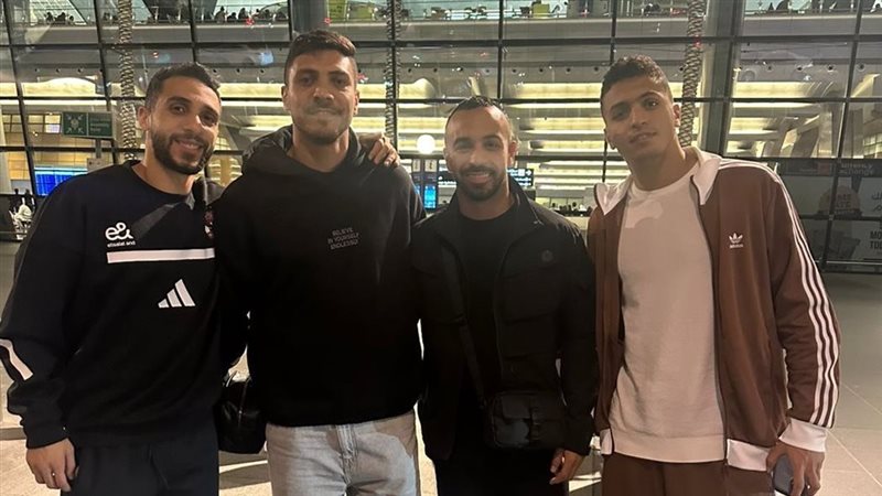 رباعي الأهلي في مطار