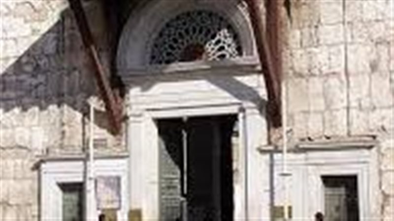 هنا كان يدرس ابن