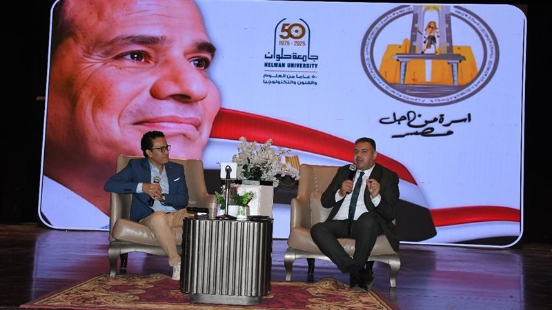 سامح حسين في جامعة
