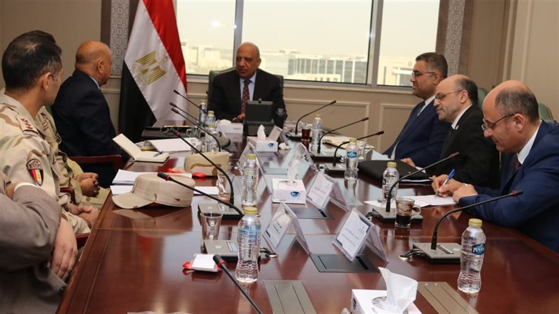 اجتماع وزير الكهرباء