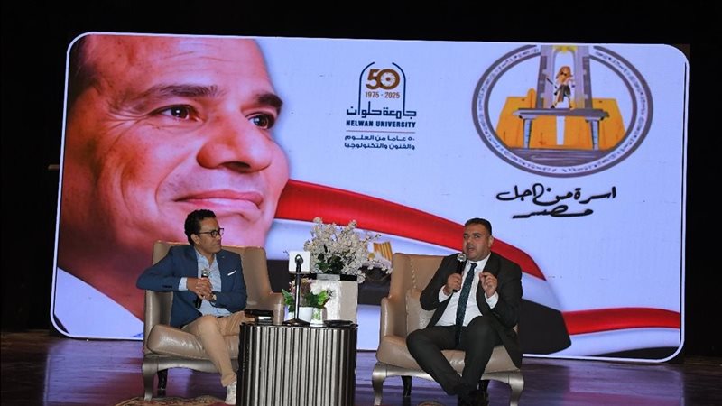 سامح حسين في جامعة