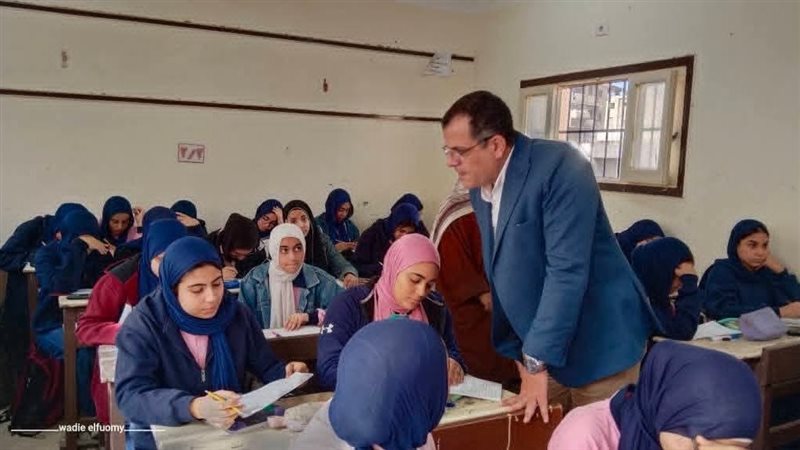 ياسر عمارة يتابع