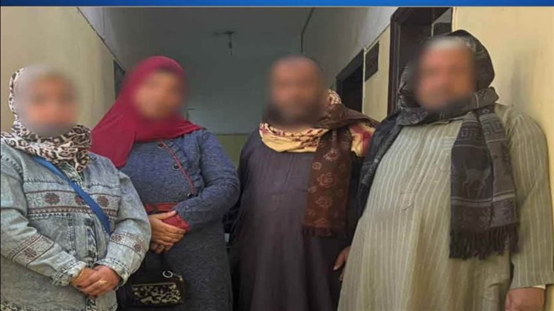 القبض على سيدة و3