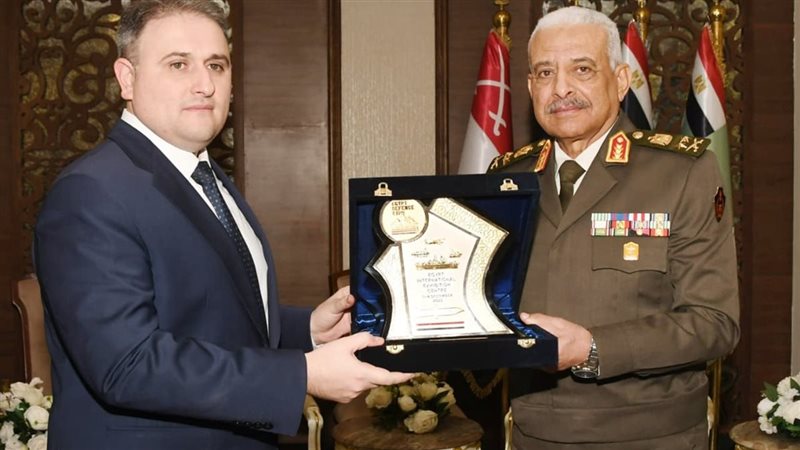 وزير الدفاع 
