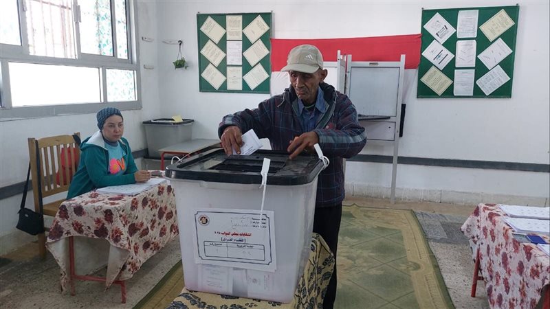 توافد المواطنين على