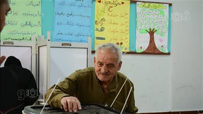  إقبال متوسط بلجنة 