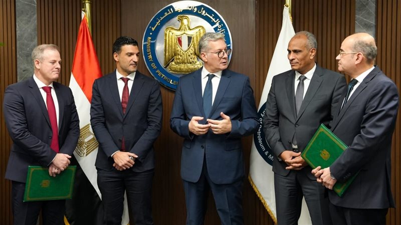 وزير البترول خلال