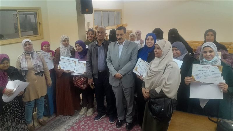 تسليم شهادات التدريب