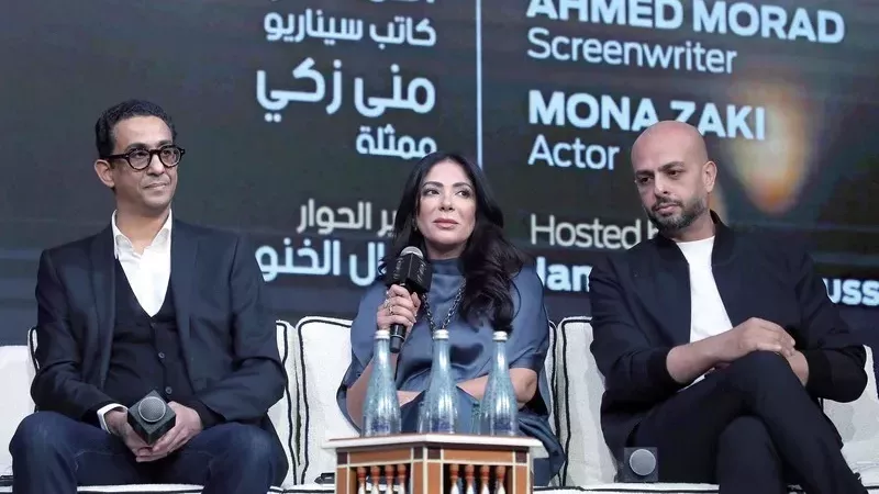الفنانة منى زكي،