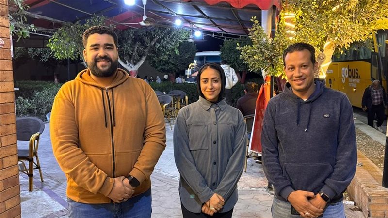 الطالبة ومشرفو الرحلة،