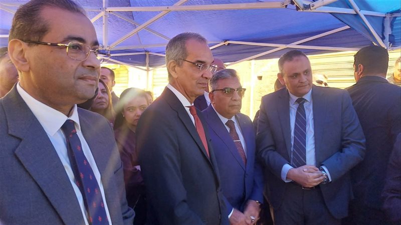 وزير الاتصالات ومحافظ