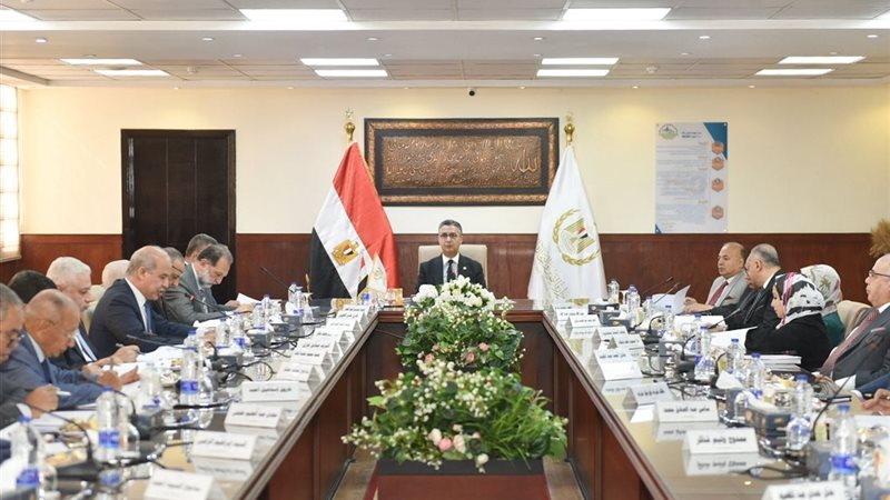 وزير التموين أثناء