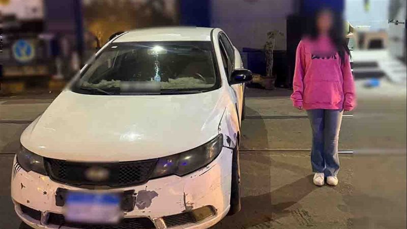 فتاة تشعل مشاجرة