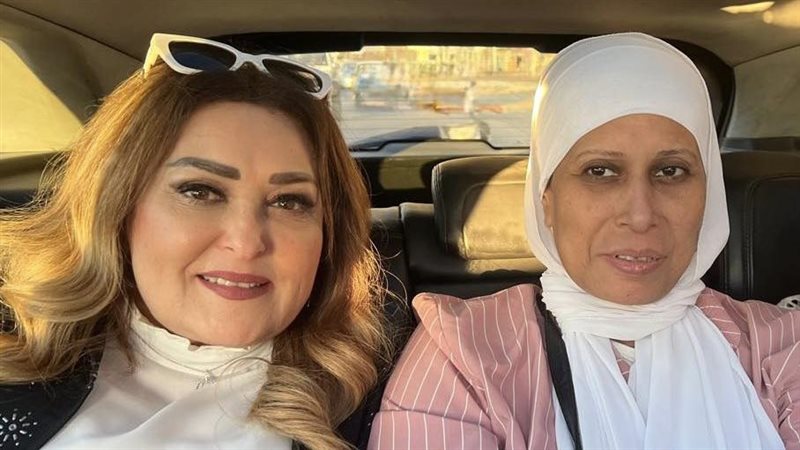 نهال عنبر وصديقتها،فيتو