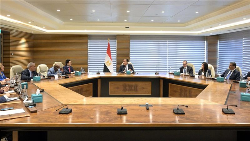لقاء مدبولي والمدير