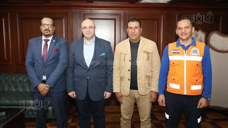 محافظ بني سويف يستقبل